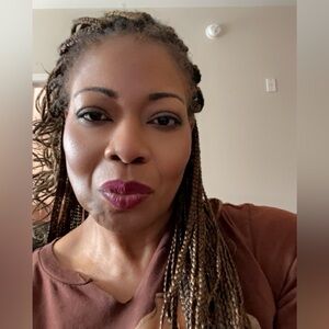 Meet your Posher, Crystal